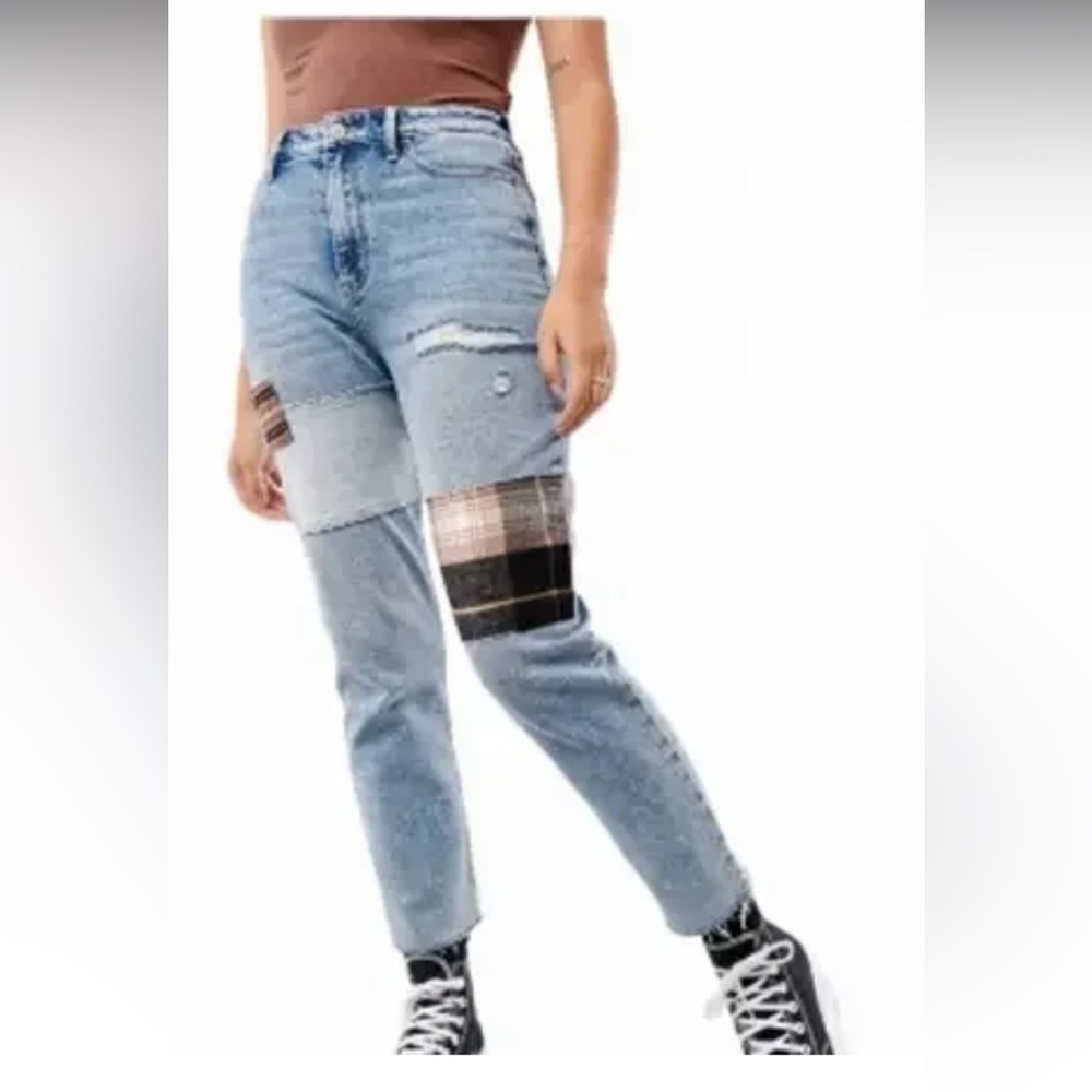 Hollister Ultra High Rise Mom Jean 5R Raw Hem Distressed
Patch Work 27x27